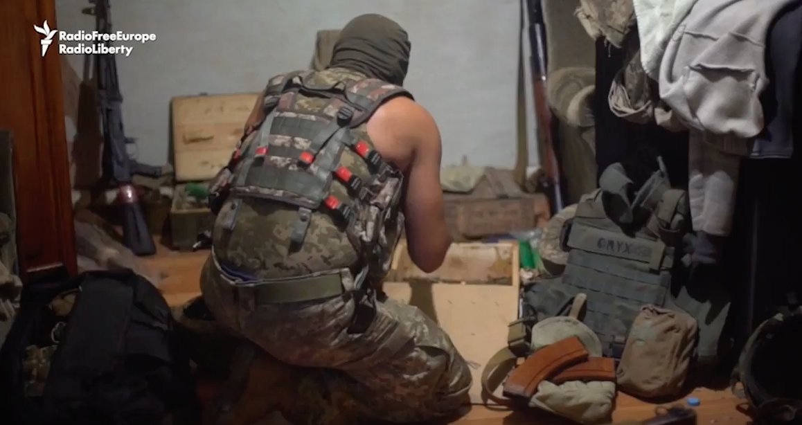 Heavy fighting between Ukrainian and Russian forces  in Mariinka  