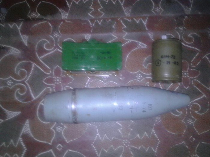 Near Shyrokyne SBU found cache with mortar and anti-personnel mines MON-50 and OZM-72