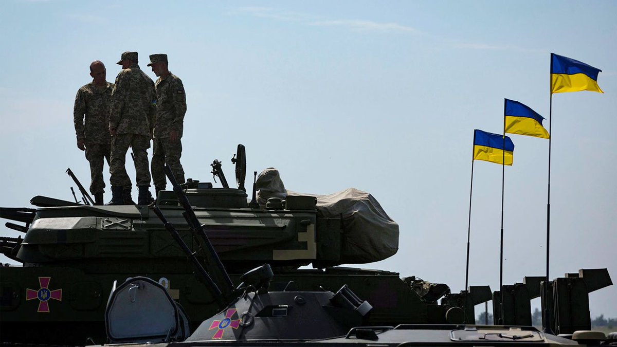 President Poroshenko in Chuhuiv transferred to the APU and the National Guard 141 units of military equipment - Armored personnel carriers, tanks, self propelled guns, aircrafts