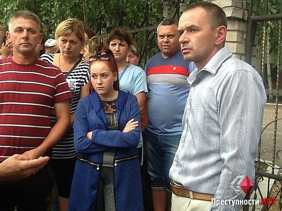 Столкновения между полицией и толпой в Кривом Озере Николаевской области в связи с убийством местного жителя сотрудниками полиции