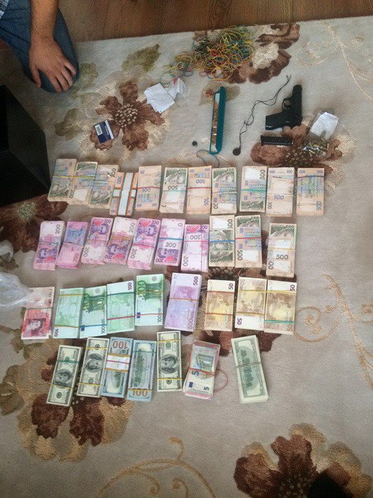 Chief of the fiscal service in Kyiv region detained for bribe – SBU 