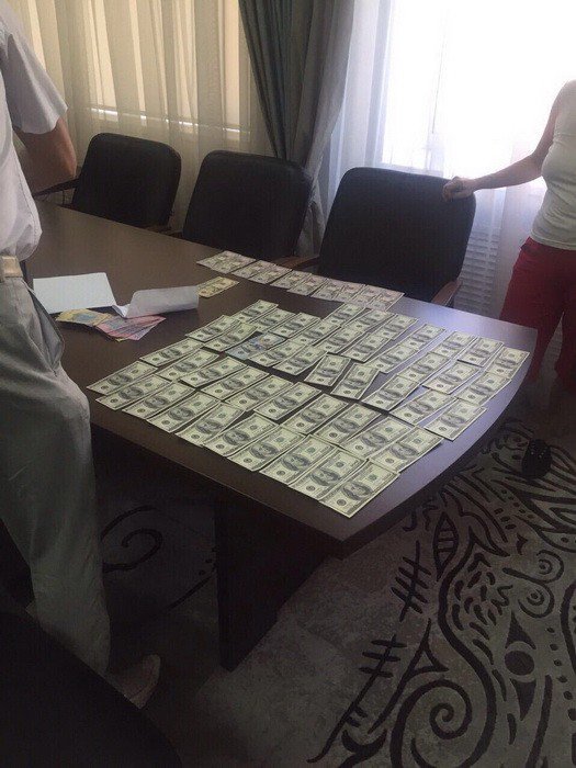 Chief of the fiscal service in Kyiv region detained for bribe – SBU 