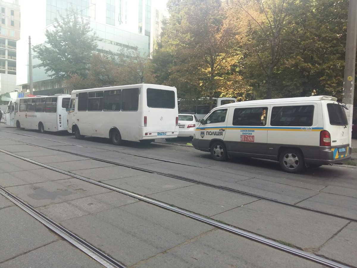 Inter TV channel: 5 buses of National Guard near by