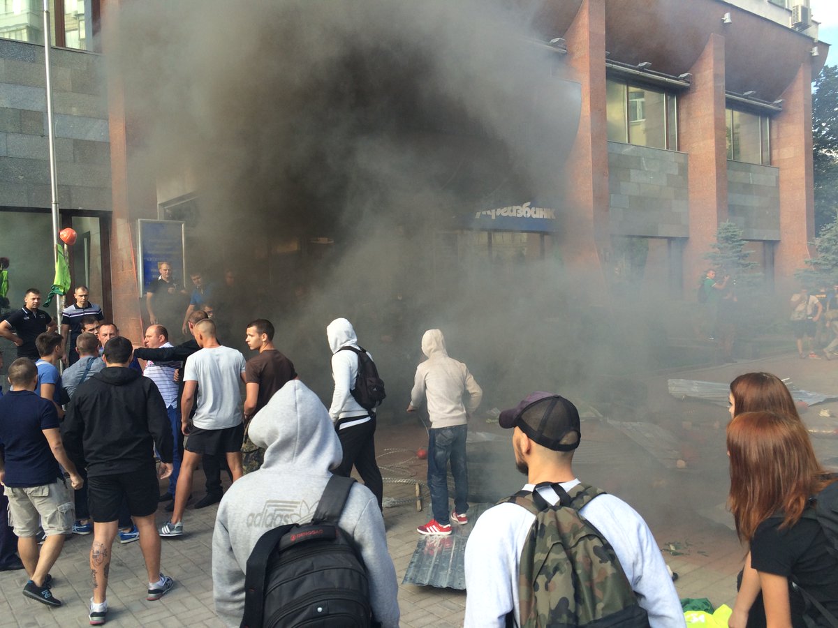 Clashes between police and anti-illegal construction activists near Kyivmiskbud, construction company