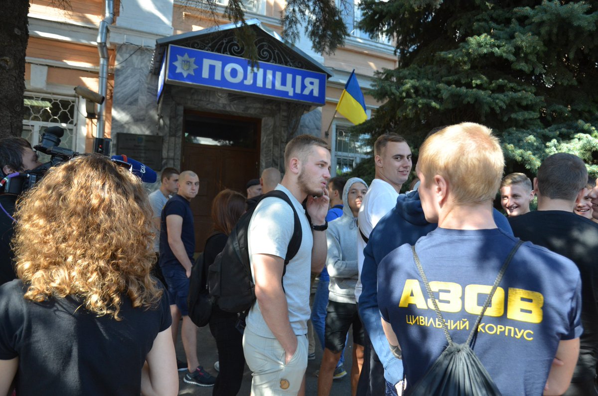 Police and national guard are being deployed to Pechersky police station in Kyiv