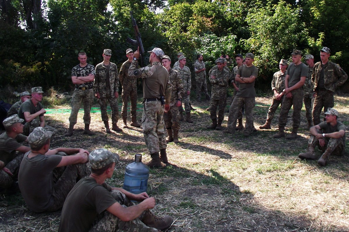 Col. Motuzyanyk: UA servicemen of tactical aviation units trained on survival  and  tactical medicine  