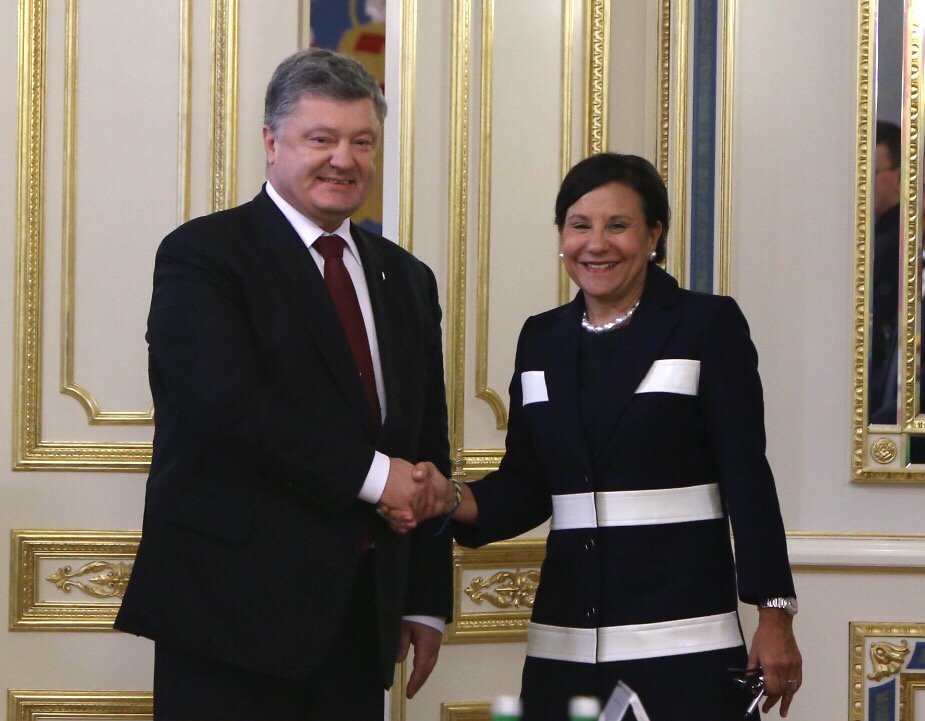 Today @PennyPritzker and President @poroshenko announced the conclusion of a $1 billion loan guarantee to Ukraine  