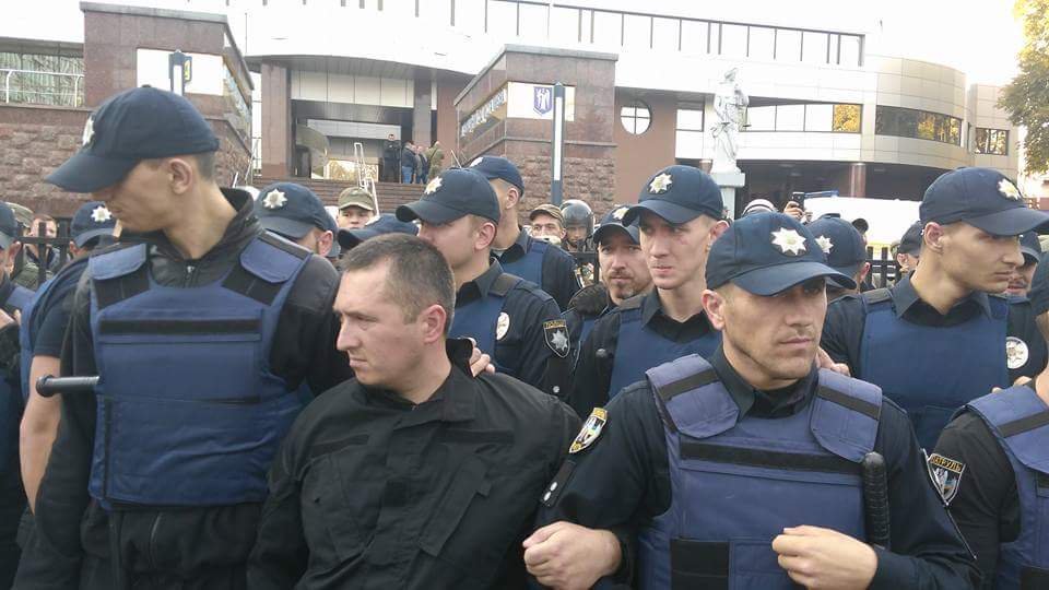 Police without badges at court on activists today, several protesters arrested