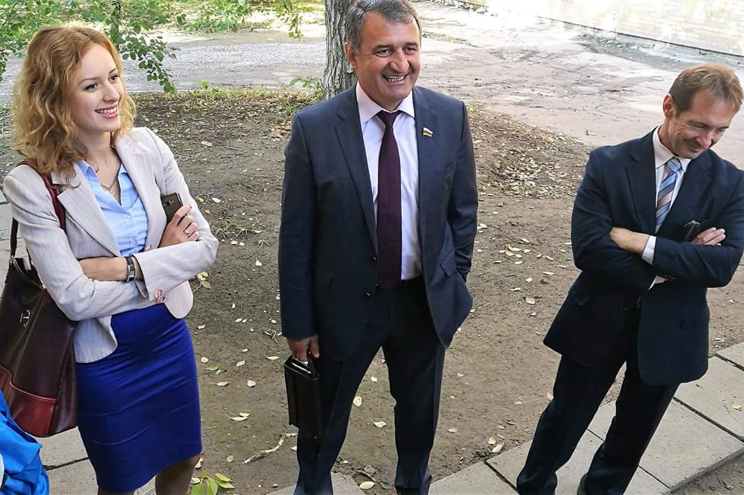 International monitors at primaries of DNR and LNR groups 