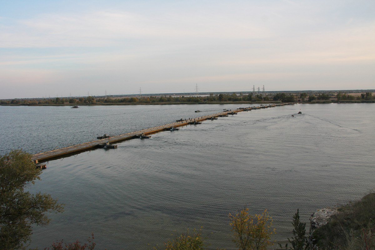 Ukrainian military deployed 1,5km pontoon bridge over Dnipro during drill