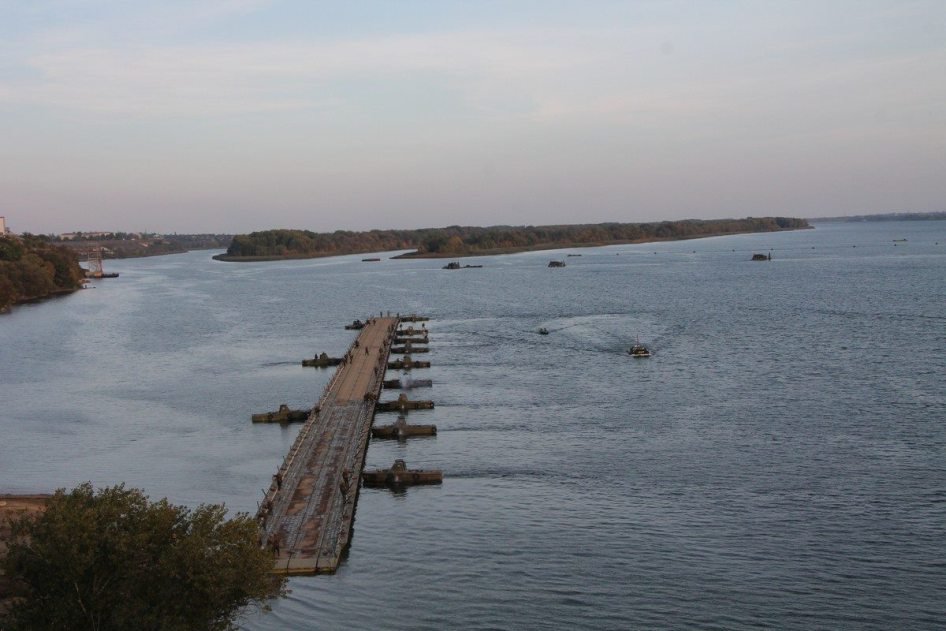 Ukrainian military deployed 1,5km pontoon bridge over Dnipro during drill
