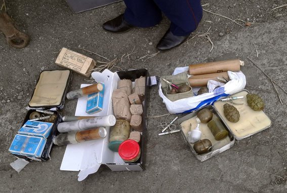 Col. Andriy Lysenko: Yesterday, in Toretsk, police confiscated an arsenal from a car  