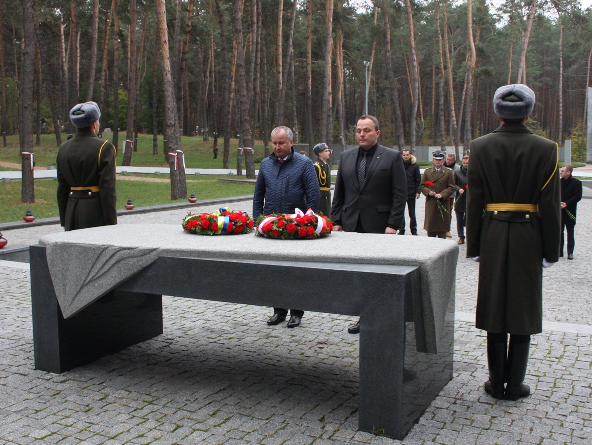 Heads of security services of Ukraine and Poland honored Heavenly Hundred and victims of Stalin terror