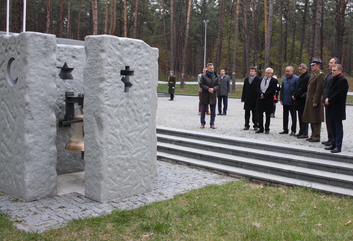 Heads of security services of Ukraine and Poland honored Heavenly Hundred and victims of Stalin terror