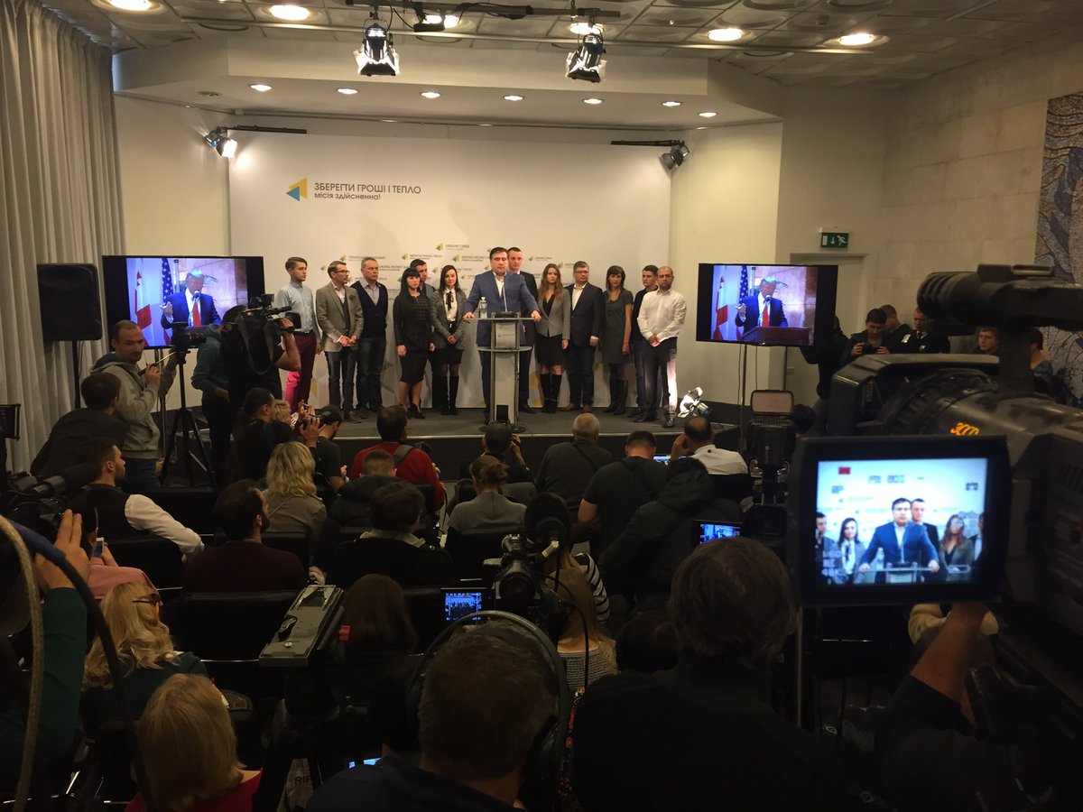At press Conf to launch his new Polit project in ukraine, fmr Georgian President Mikheil Saakashvili plays past videos of him meeting Trump  