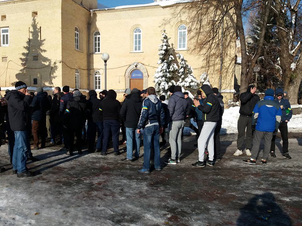 Kyiv: Young men gathering in Mariinski park