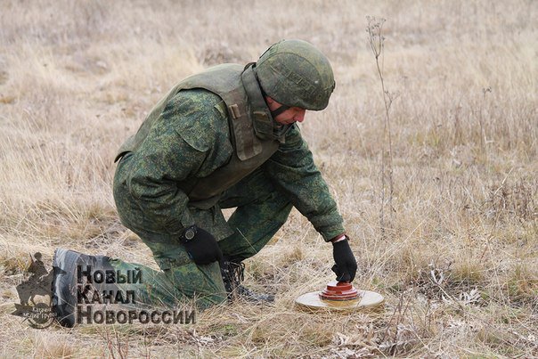 Russian TV in Luhansk showing anti-personnel landmines that are being used by Russian forces