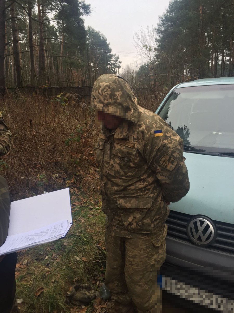 .@ServiceSsu detained 2 Ukrainian servicemen in attempt to sell ammunition stolen from their military unit