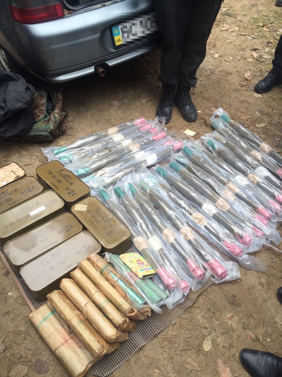 .@ServiceSsu detained 2 Ukrainian servicemen in attempt to sell ammunition stolen from their military unit