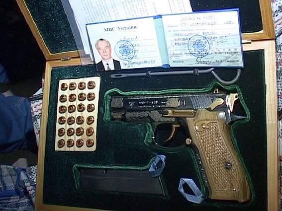 Police found an apartment with ex-PM Azarov stuff in Kyiv