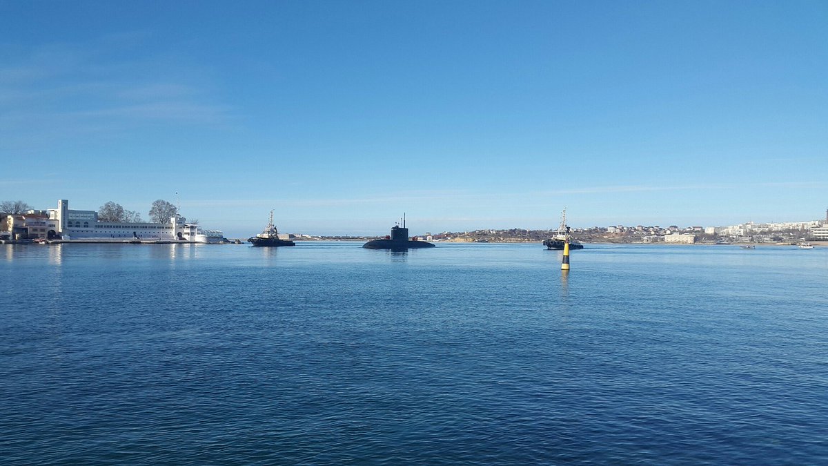 Photo: Russian Navy improved Kilo Class submarine «Rostov-na-Donu» arrives to Sevastopol Crimea on December 17th 