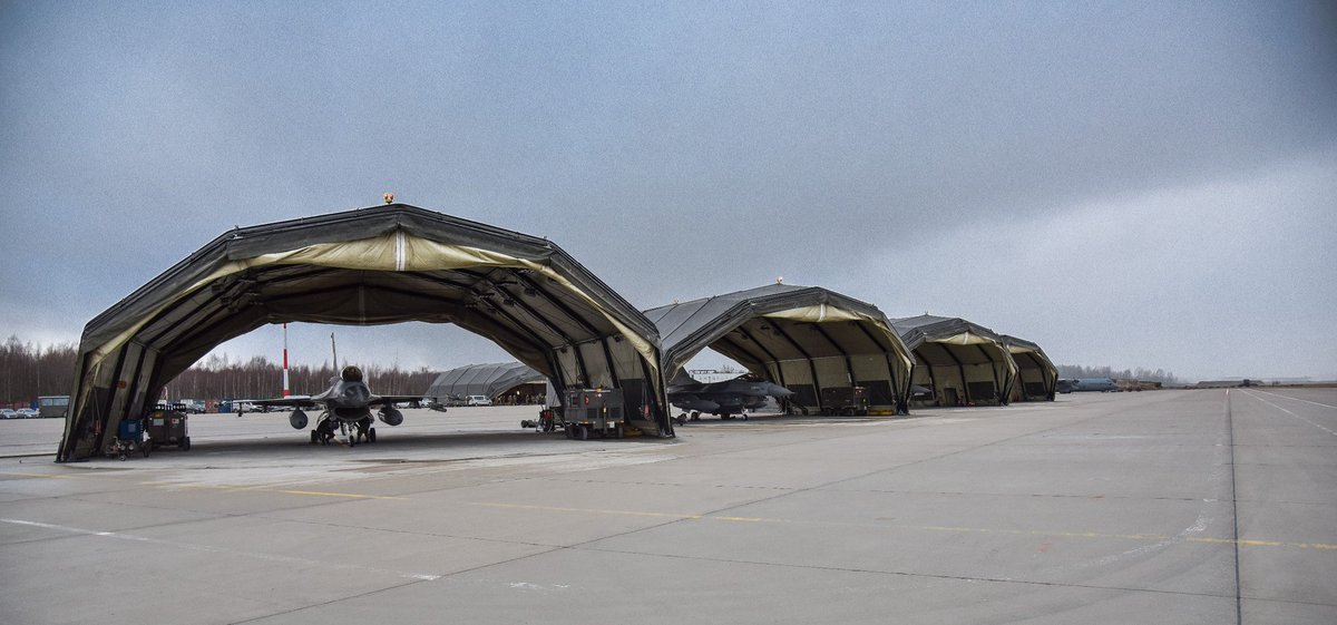 4x Royal Netherlands Air Force F-16s have landed at Šiauliai Air Base - Lithuania