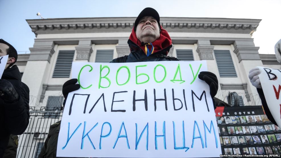 Near the Russian Embassy in Kyiv demanded freedom for political prisoners 