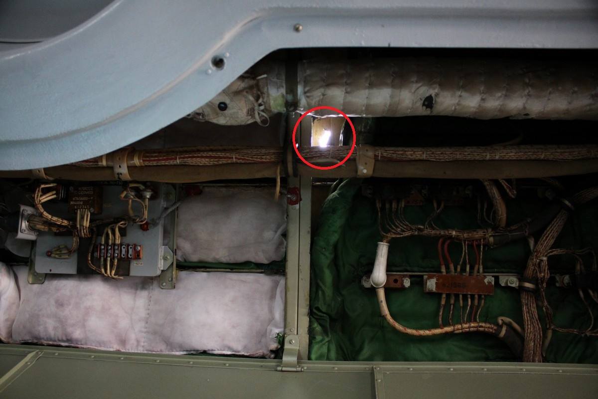 Photo : Russian Navy ship fired shots at Ukrainian An-26 military transport  