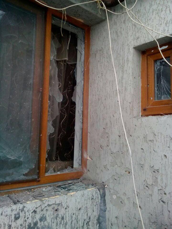Damage in Krasnohorivka west to Donetsk after shelling last night