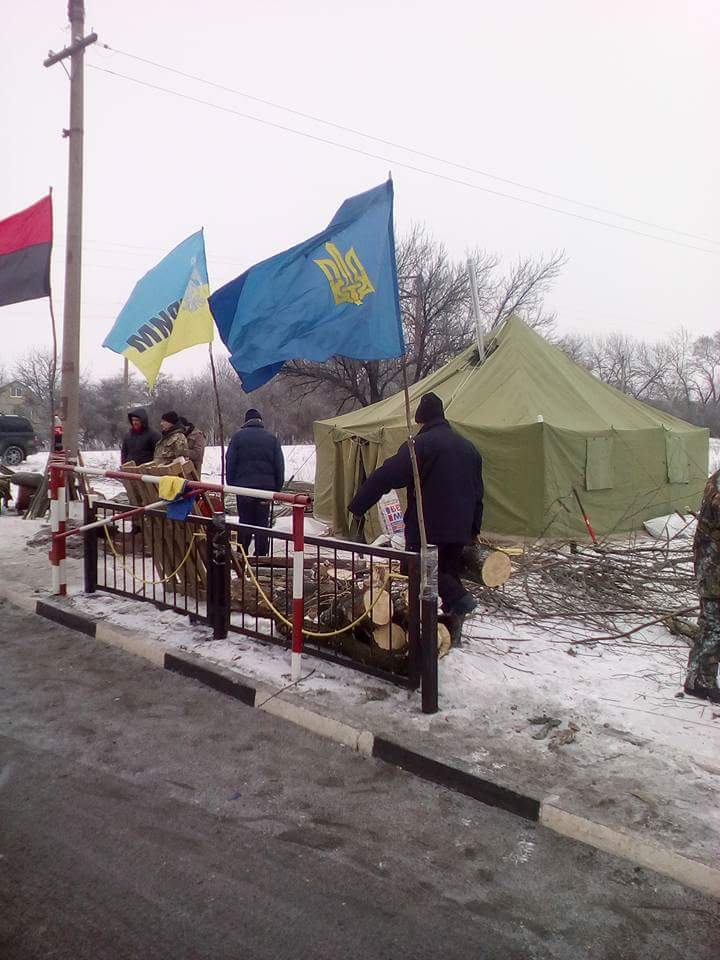 New blockade checkpoint opened at Donbas, activists protesting against trade with occupied territories