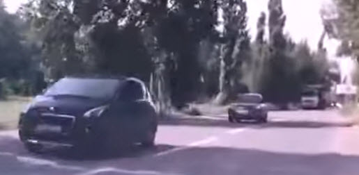 Sergey \Khmury\ Dubinsky schrieb, dass er einen Peugeot 3008 in der Ukraine gefahren. Ein schwarzer Peugeot 3008 begleitete Buk, die MH17 gesturzt hat.