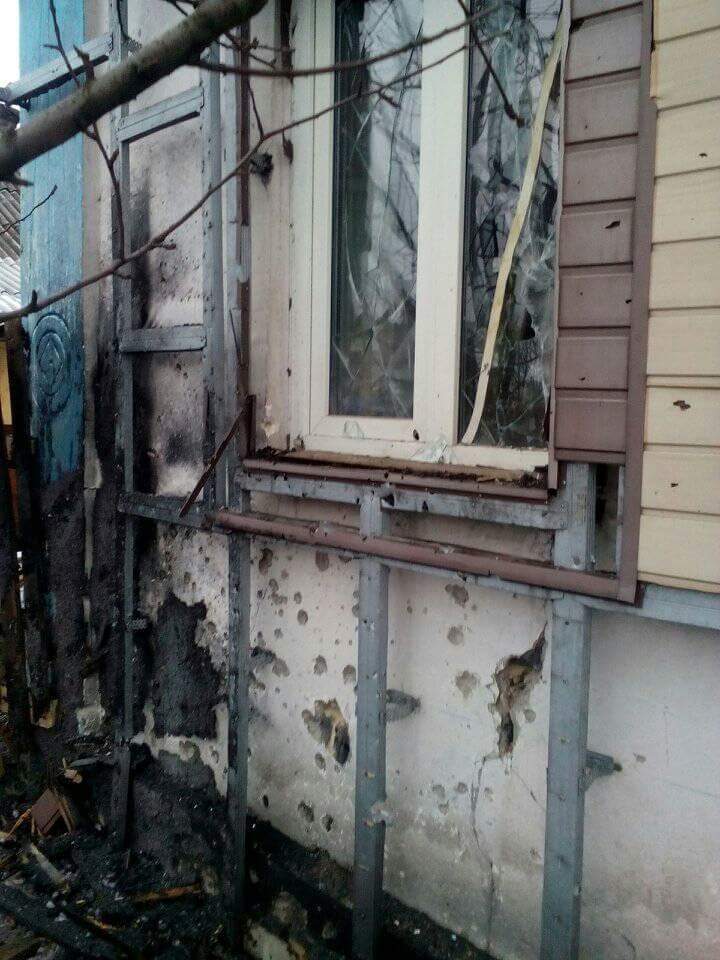 Damage in Krasnohorivka after shelling