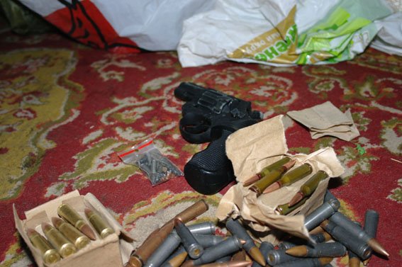 Col. Motuzyanyk: The police detained a former militant in Bahmut. A weapons cache was disclosed at his residence  