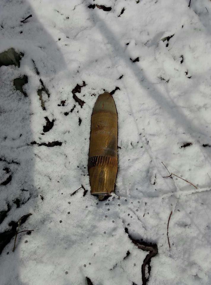 Kolosova street of Avdiivka, unexploded shell