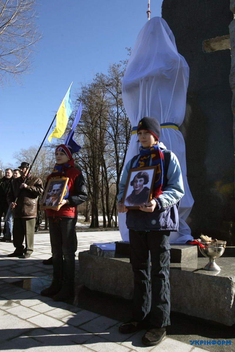 In Kyiv opened the monument to Olena Teliga