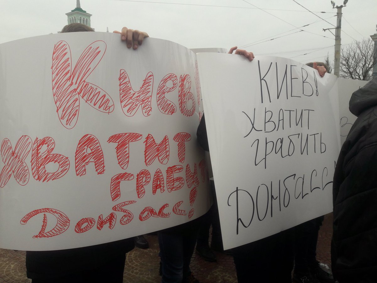 حشد لجماعة جمهورية لوهانسك الشعبية في لوهانسك ضد الحصار المفروض على وسائل المواصلات في الأرض المحتلة