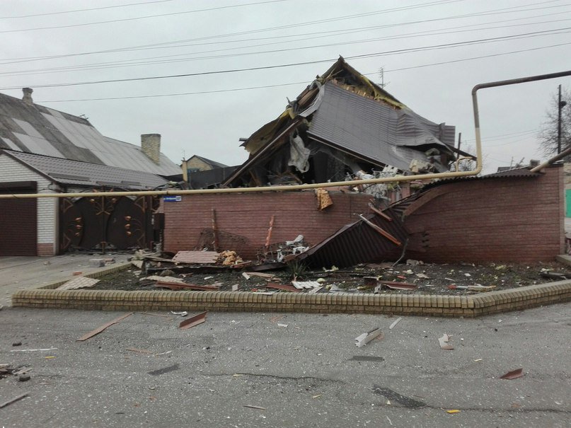 Damage at Oktyabrska street 60b in Maryinka this morning