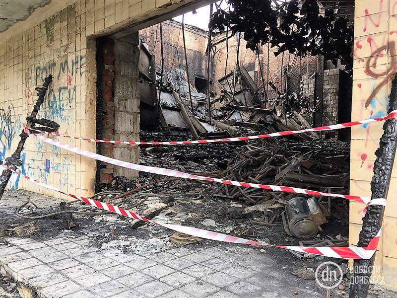 Old cinema Donetsk(abandoned before war) burnt, 1 body was found inside