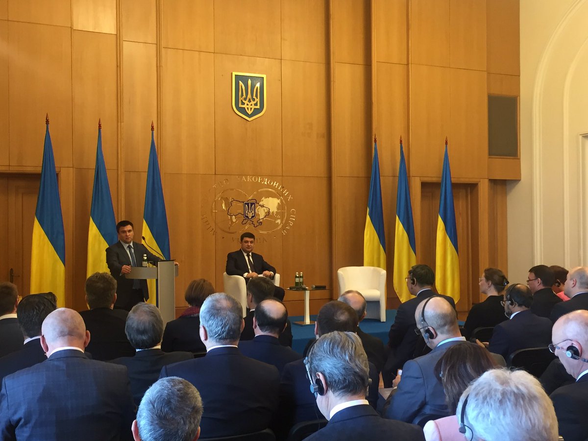 At Ukrainian foreign Ministry began meeting Prime Minister of Ukraine @VGroysman with the Heads of foreign diplomatic missions. 