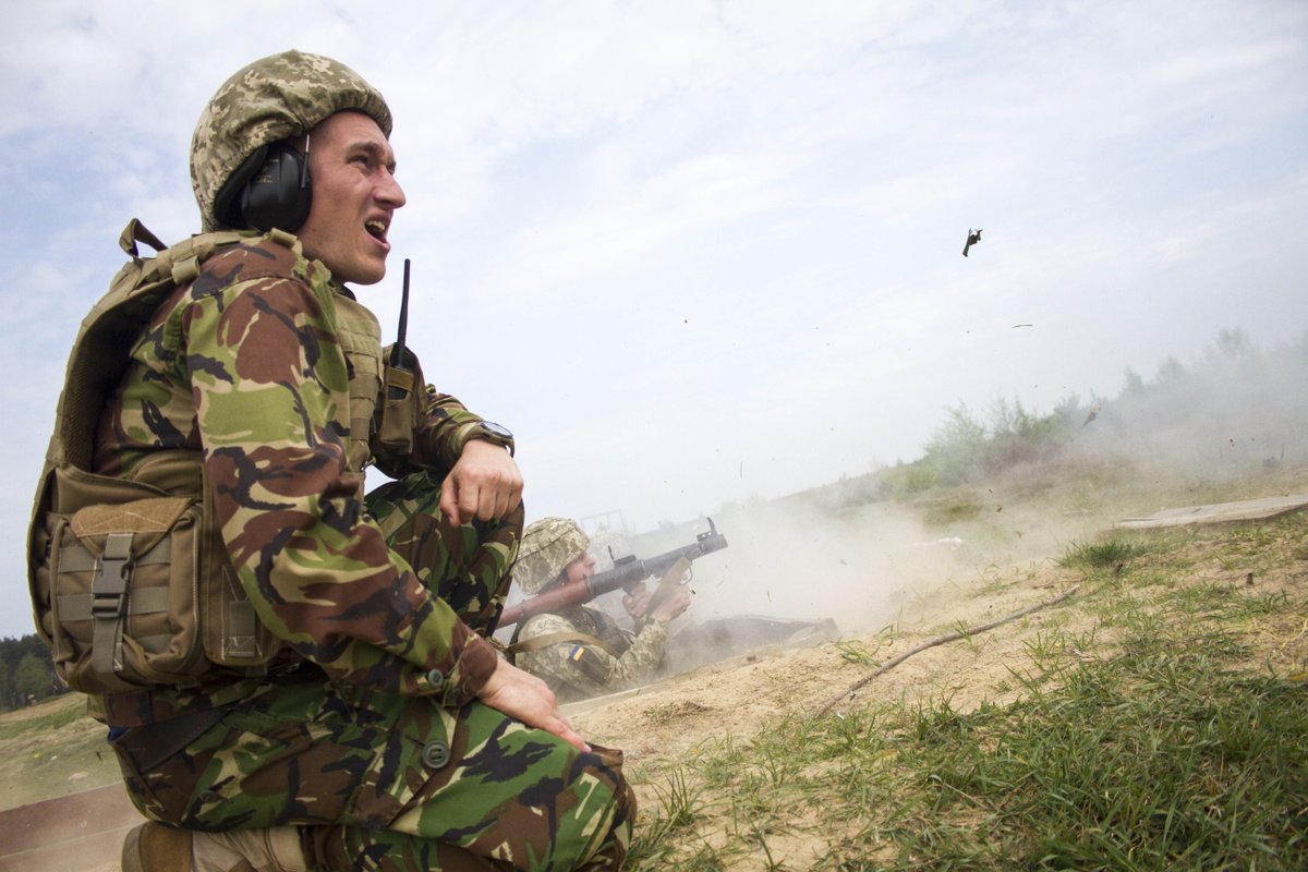 US Soldiers teach Ukrainian troops how to employ RPGs at Yavoriv Combat Training Center