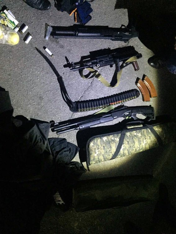 Near Kropyvnytskyi police have stopped a car with armed men