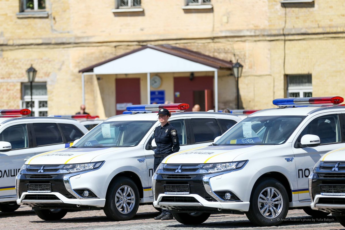 635 mitsubishi outlander for ukrainian police were handed over