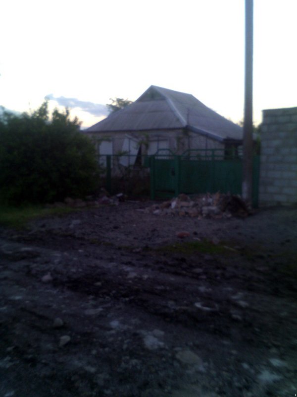 Krasnohorivka: damage after shelling last night at Lomonosova street