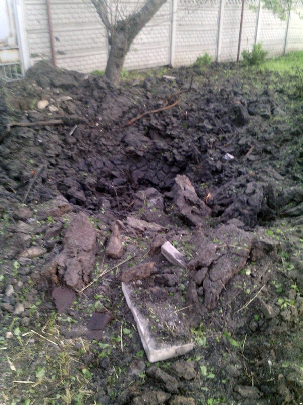 Krasnohorivka: damage after shelling last night at Lomonosova street