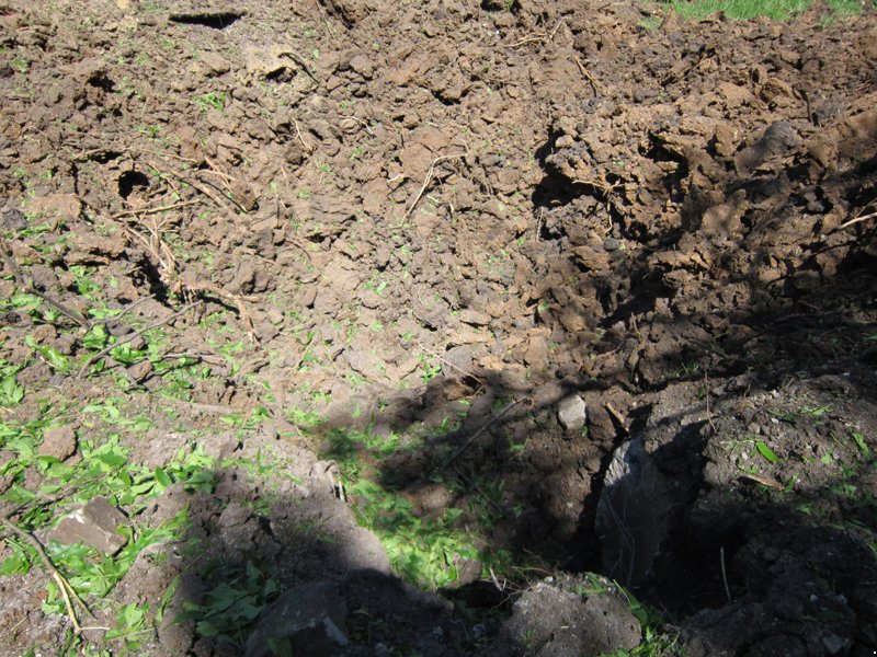 Krasnohorivka: diameter of crater about 6 meters, depth 2.5-3 meters