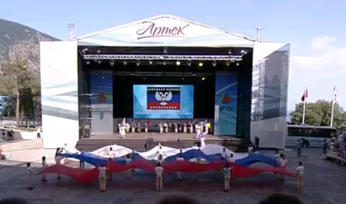 DNR group flags in occupied Crimea prior to Putin visit