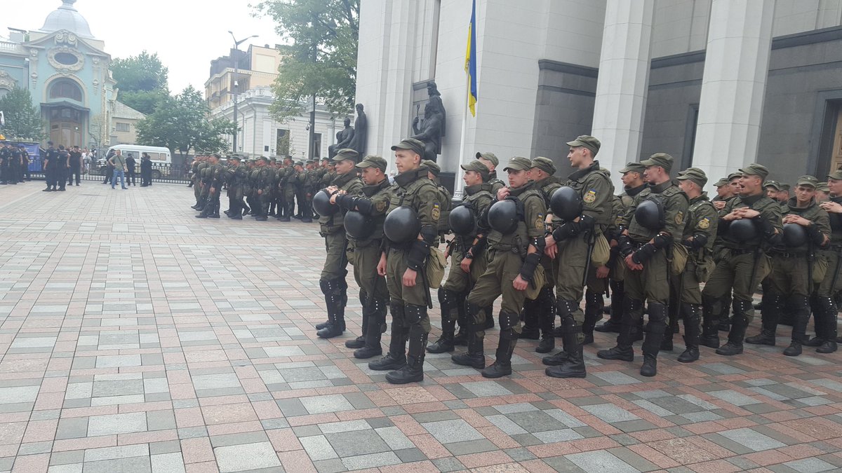 Heavy police presence at Verkhovna Rada as MPs are voting on lifting immunity from 6
