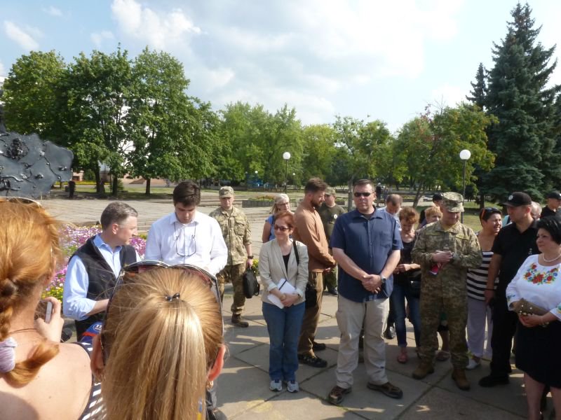 The US special envoy Volker and Ambassador Yovanovitch at a press conference in Kramatorsk: We know who started and supported this war 