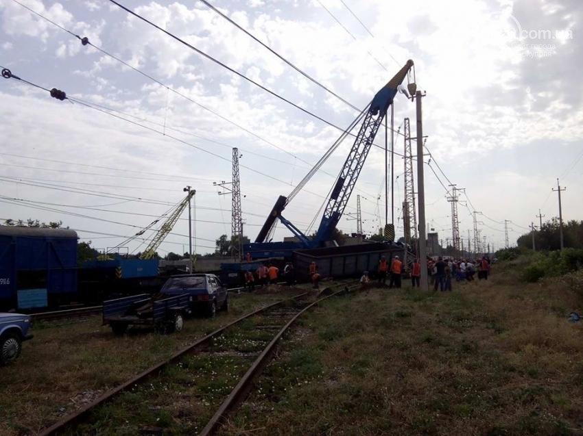 Photos: derailed train near Synel'nykove Dnipro region