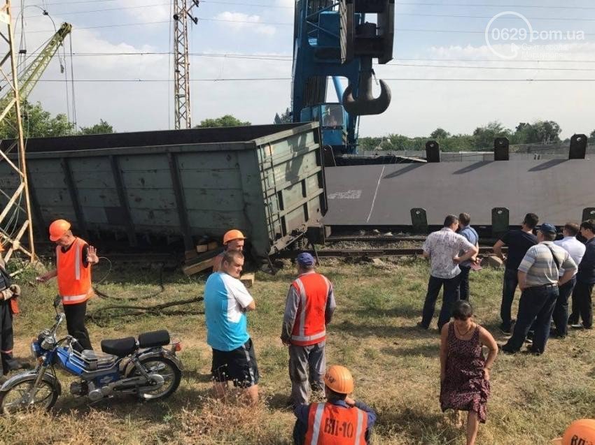 Photos: derailed train near Synel'nykove Dnipro region